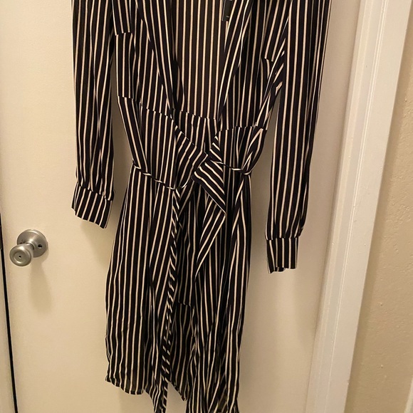 Reformation wrap dress xs NWT - Picture 3 of 5